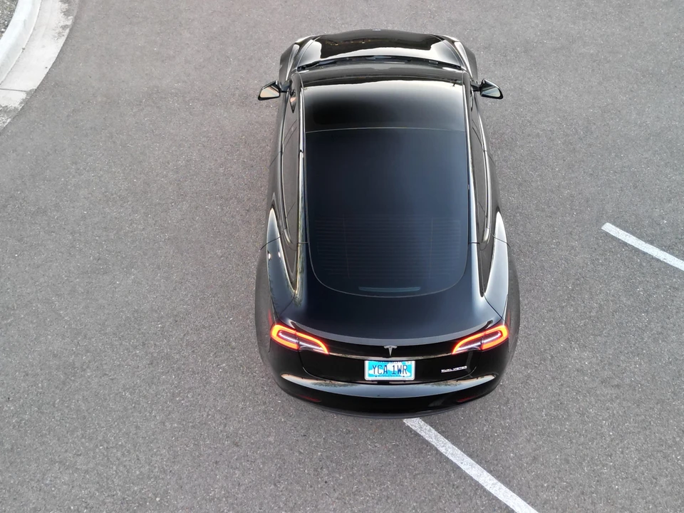 2023 Tesla Model 3 Performance - Image 7 of 31