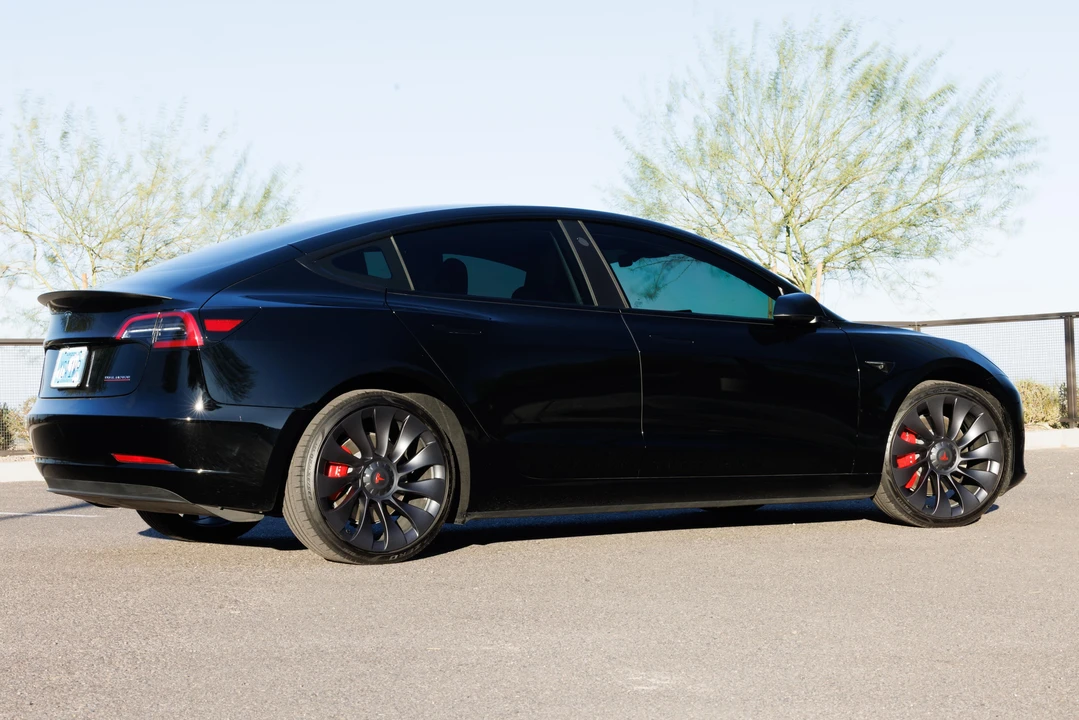 2023 Tesla Model 3 Performance - Image 21 of 31