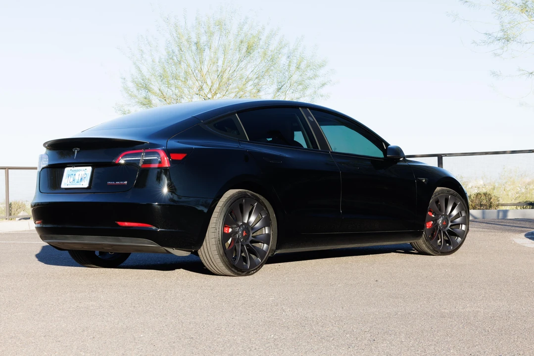 2023 Tesla Model 3 Performance - Image 20 of 31