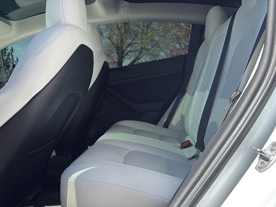 2023 Tesla Model 3 Performance - Image 16 of 21