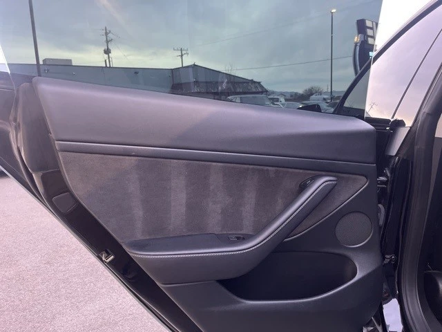 2023 Tesla Model 3 Performance - Image 16 of 21