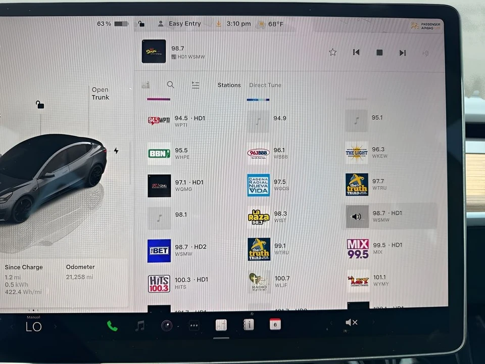 2023 Tesla Model 3 Performance - Image 19 of 31