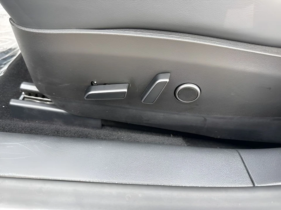 2023 Tesla Model 3 Performance - Image 10 of 31