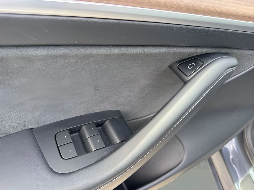 2023 Tesla Model 3 Performance - Image 29 of 31