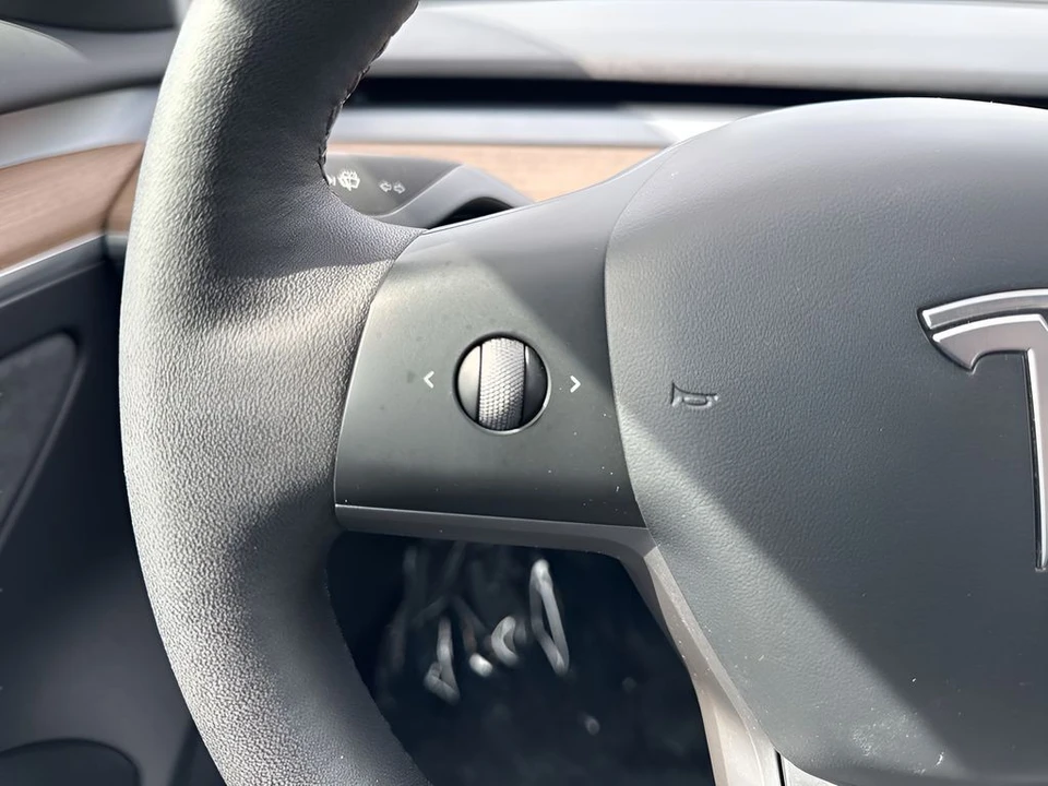 2023 Tesla Model 3 Performance - Image 16 of 31