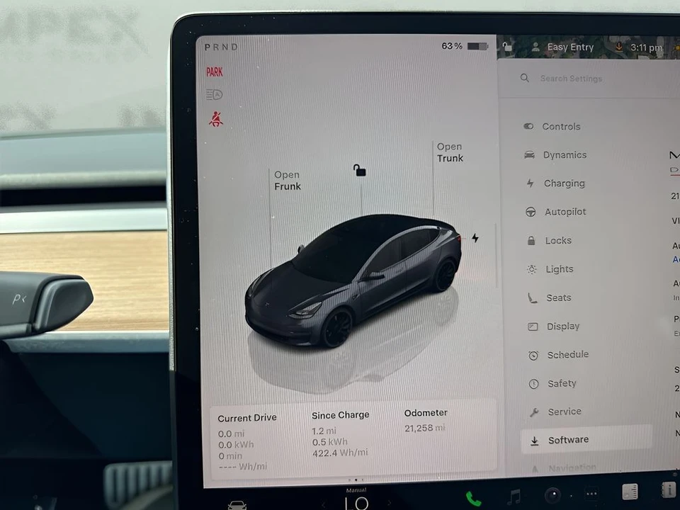 2023 Tesla Model 3 Performance - Image 26 of 31
