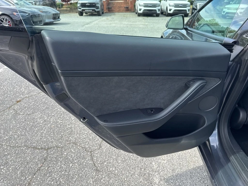 2023 Tesla Model 3 Performance - Image 30 of 31