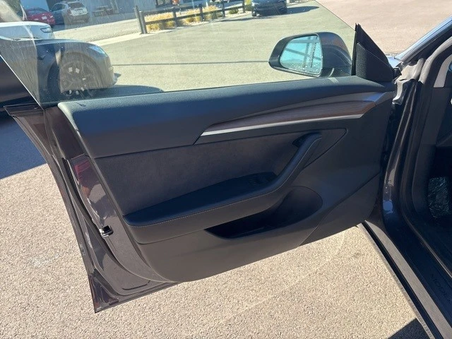 2023 Tesla Model 3 Performance - Image 11 of 21