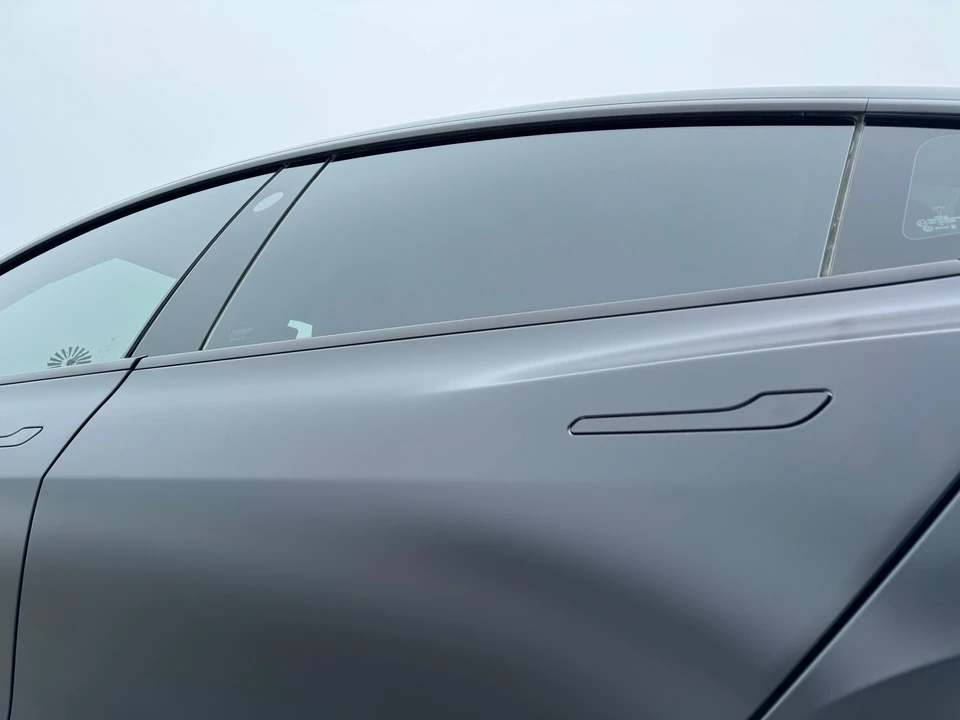 2023 Tesla Model 3 Performance - Image 27 of 31