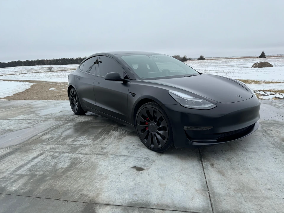 2023 Tesla Model 3 Performance - Image 10 of 31