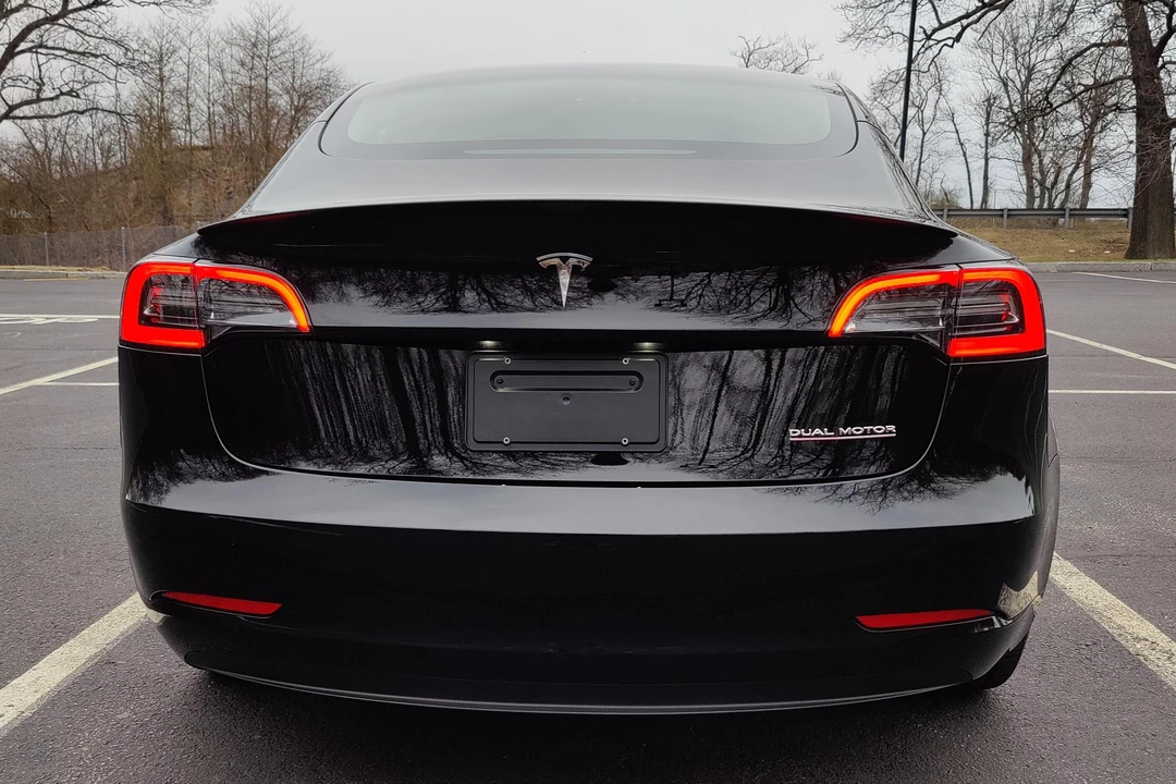 2023 Tesla Model 3 Performance - Image 5 of 31