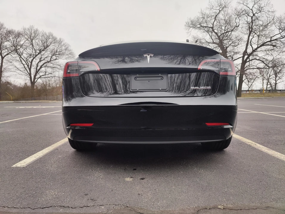 2023 Tesla Model 3 Performance - Image 15 of 31