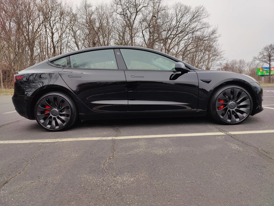 2023 Tesla Model 3 Performance - Image 21 of 31