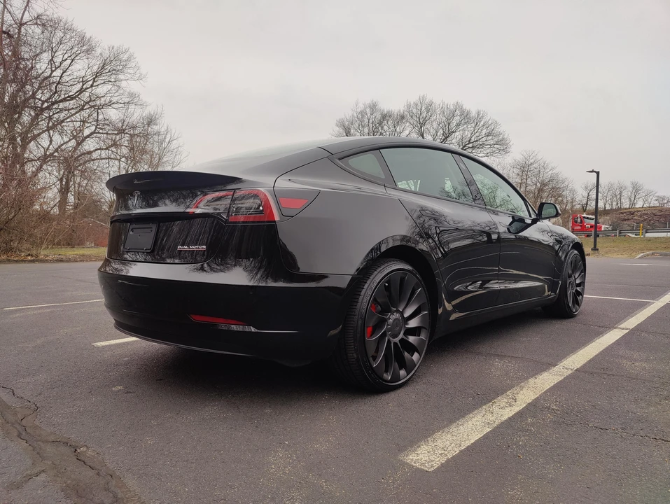 2023 Tesla Model 3 Performance - Image 17 of 31