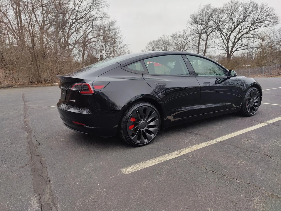 2023 Tesla Model 3 Performance - Image 19 of 31