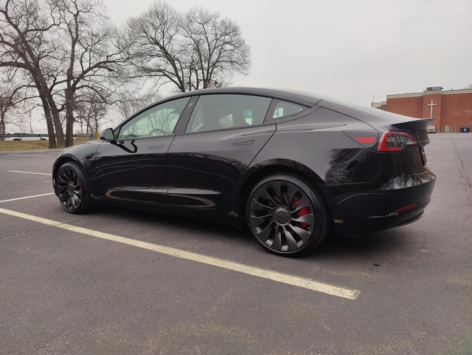 2023 Tesla Model 3 Performance - Image 14 of 31