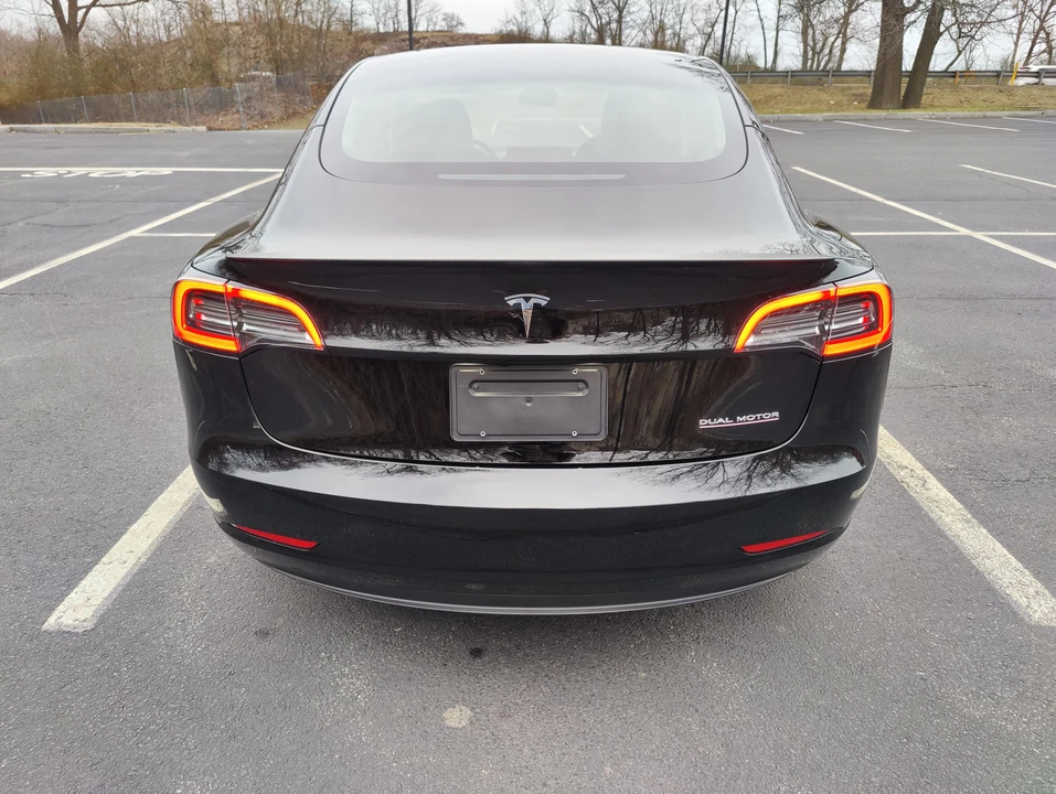 2023 Tesla Model 3 Performance - Image 16 of 31