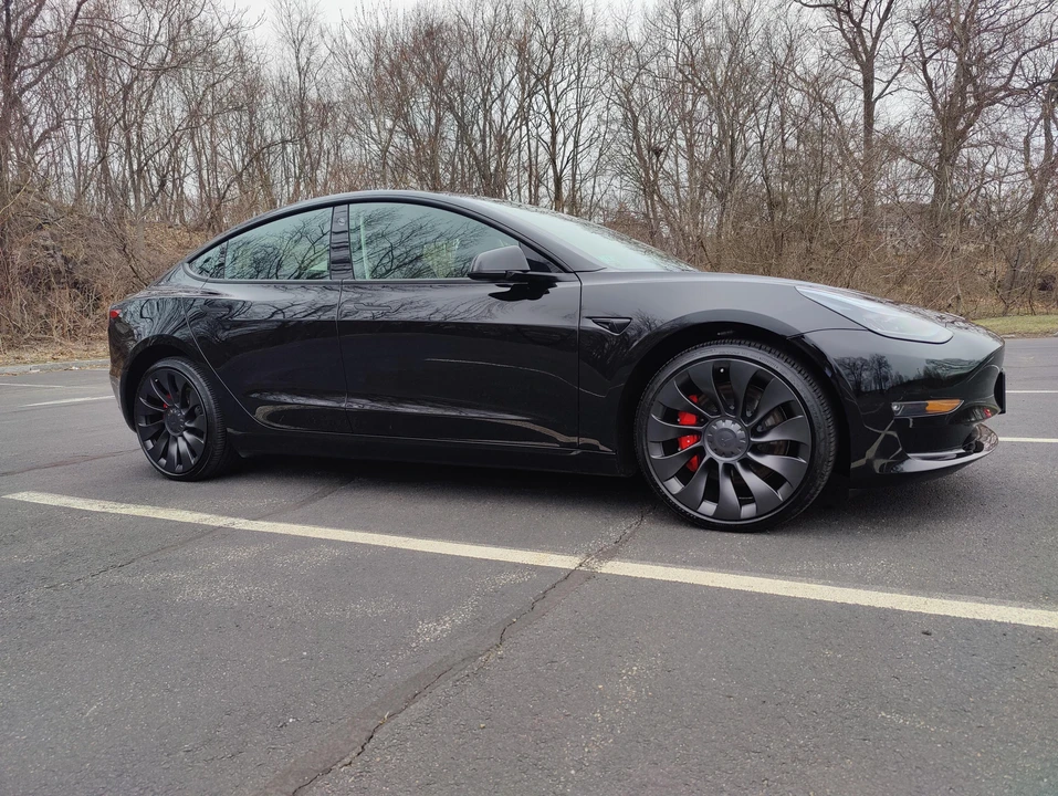 2023 Tesla Model 3 Performance - Image 23 of 31