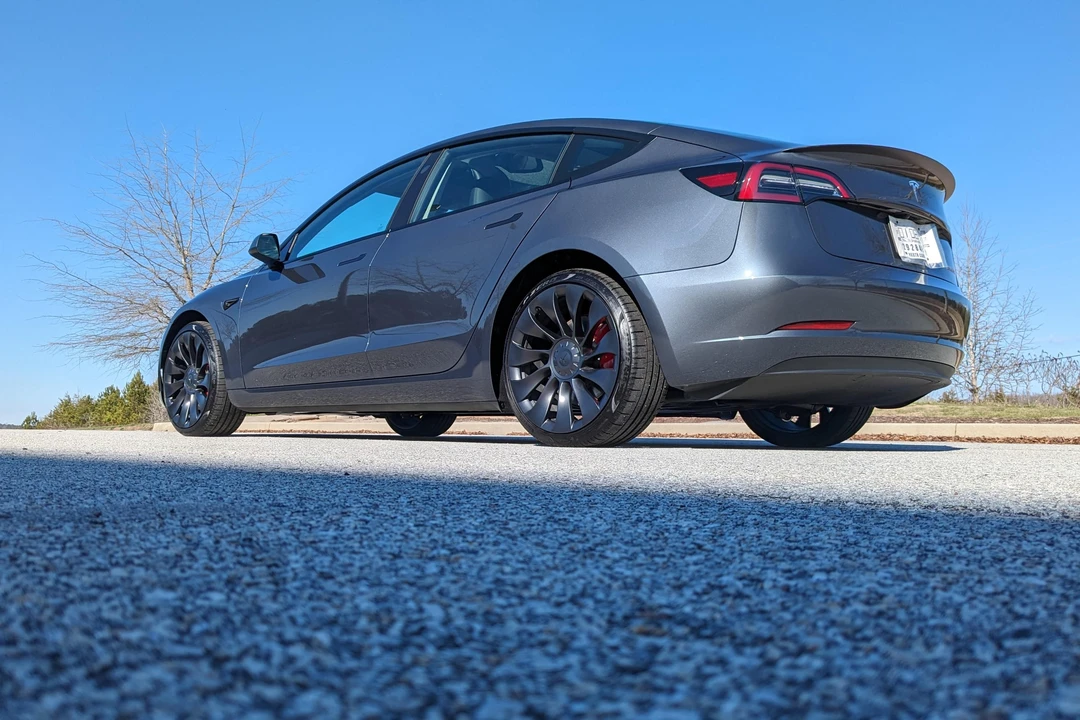 2023 Tesla Model 3 Performance - Image 13 of 31