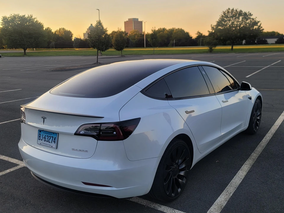 2023 Tesla Model 3 Performance - Image 9 of 31
