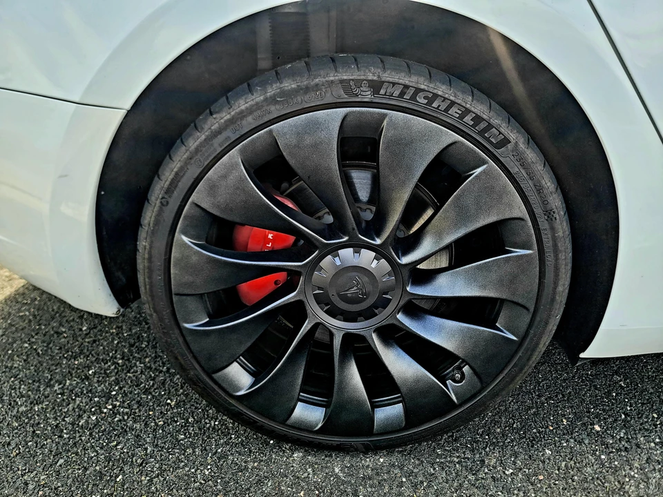 2023 Tesla Model 3 Performance - Image 28 of 31