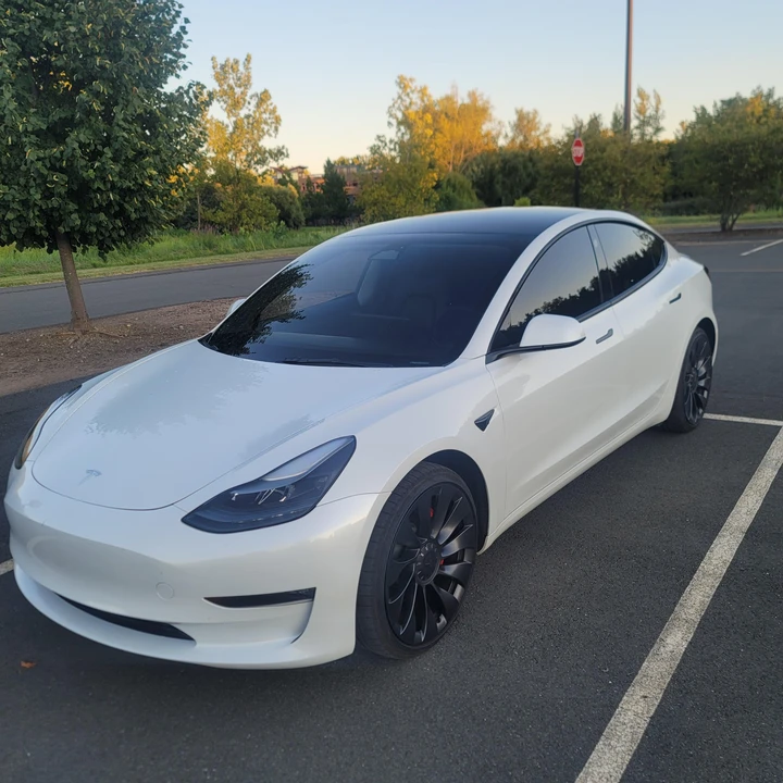2023 Tesla Model 3 Performance - Image 8 of 31