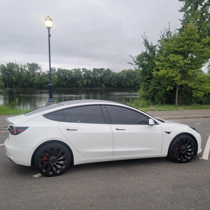 2023 Tesla Model 3 Performance - Image 10 of 31