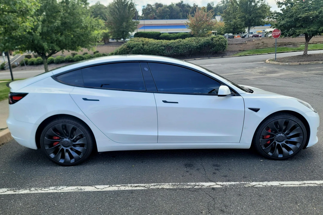 2023 Tesla Model 3 Performance - Image 11 of 31