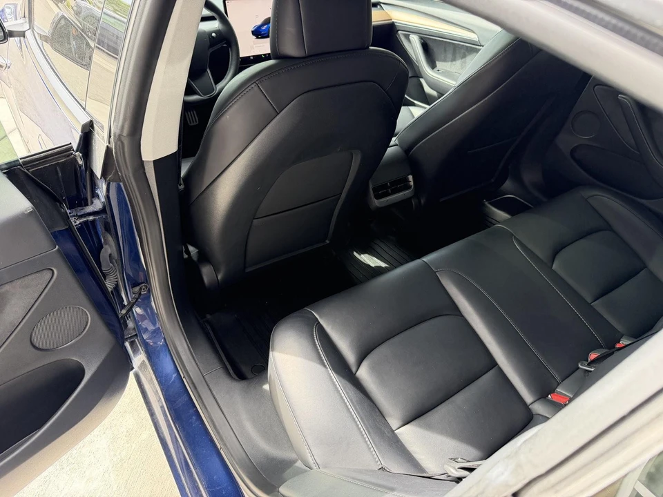 2023 Tesla Model 3 Performance - Image 16 of 21