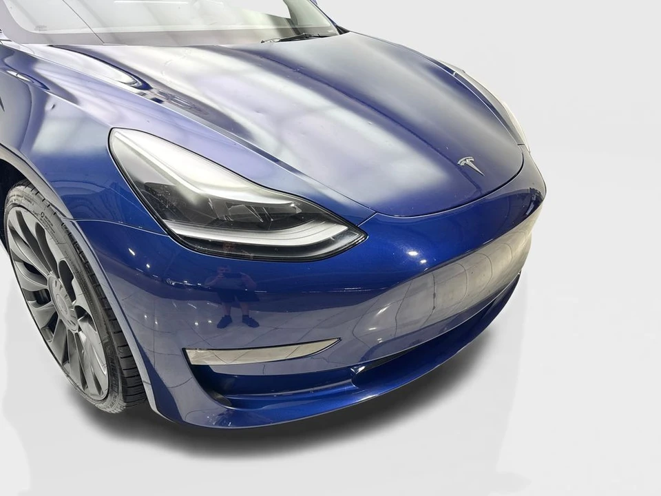 2023 Tesla Model 3 Performance - Image 17 of 21