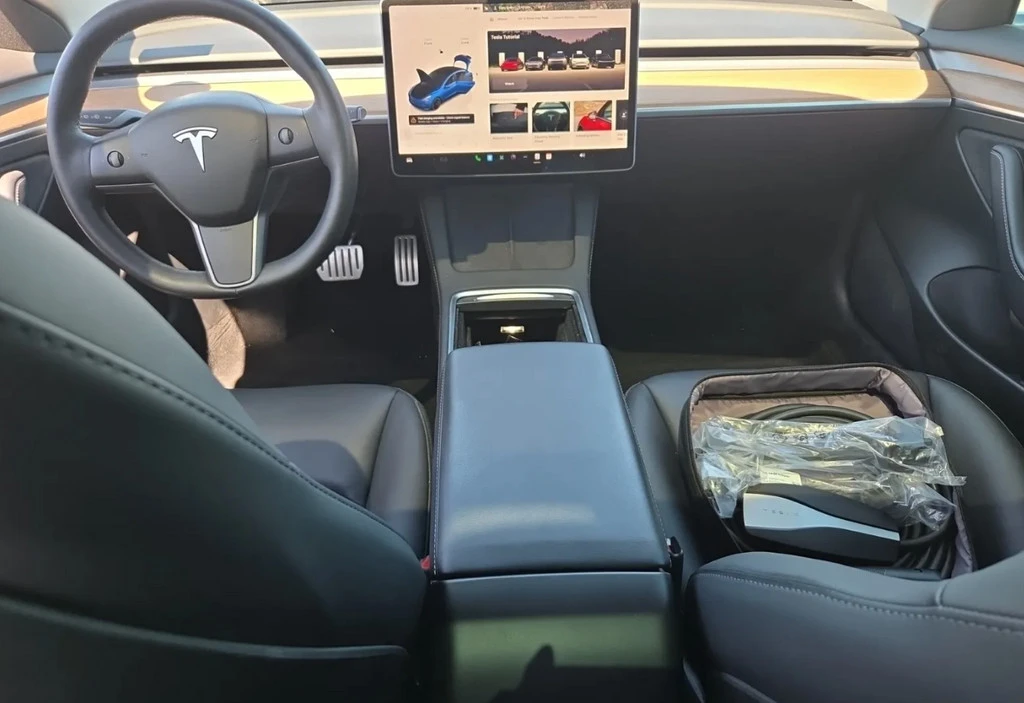 2023 Tesla Model 3 Performance - Image 6 of 10