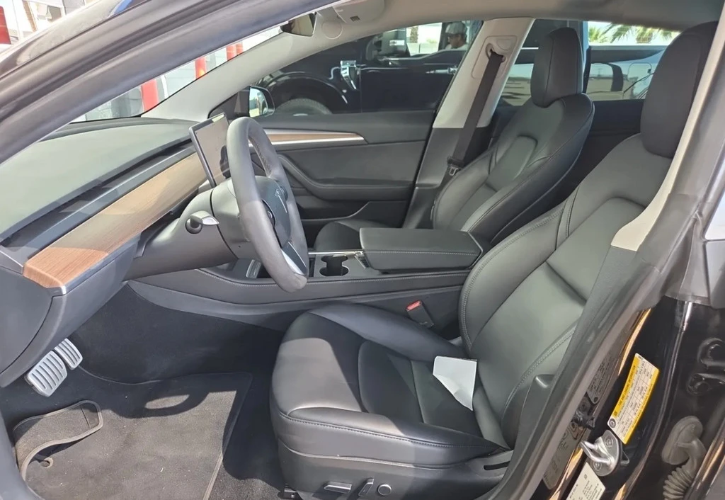 2023 Tesla Model 3 Performance - Image 4 of 10