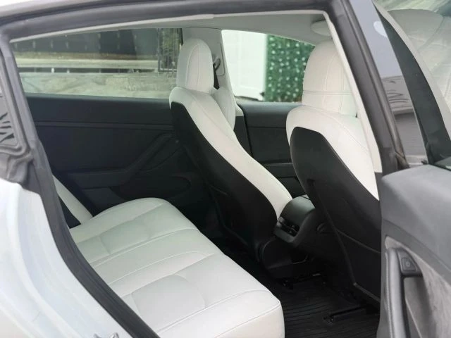 2023 Tesla Model 3 Performance - Image 16 of 18