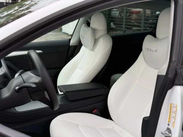 2023 Tesla Model 3 Performance - Image 15 of 18