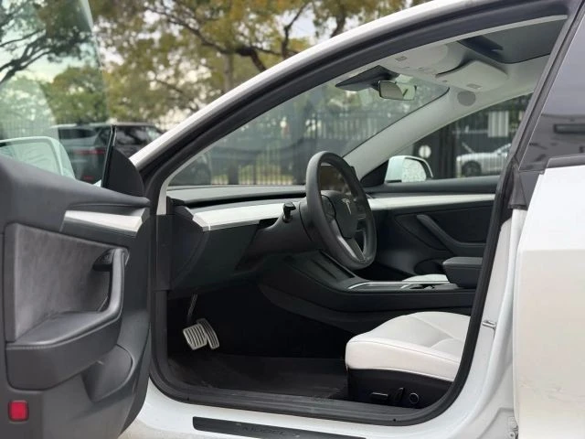 2023 Tesla Model 3 Performance - Image 13 of 18