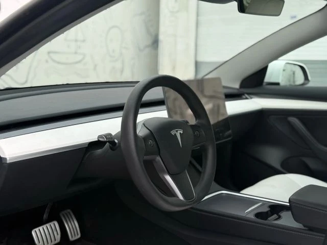 2023 Tesla Model 3 Performance - Image 11 of 18
