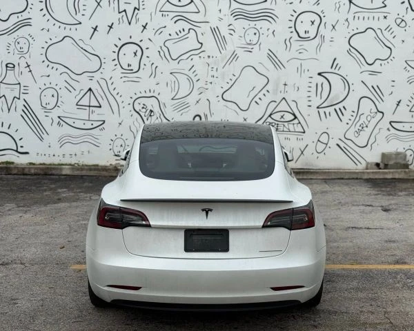 2023 Tesla Model 3 Performance - Image 9 of 18