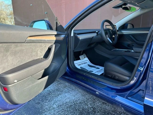 2023 Tesla Model 3 Performance - Image 10 of 18