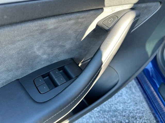 2023 Tesla Model 3 Performance - Image 11 of 18