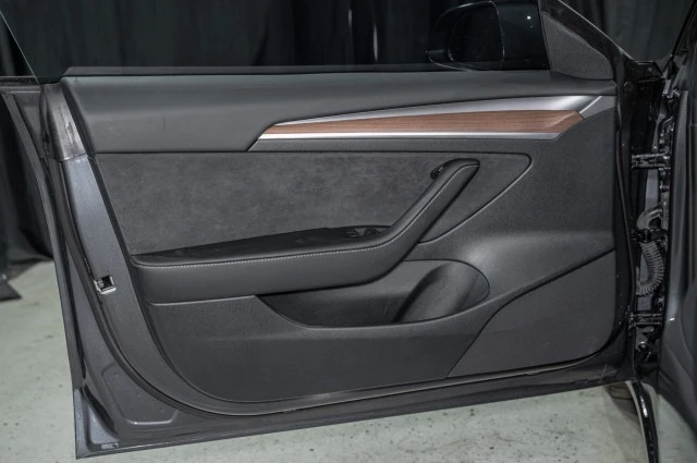2023 Tesla Model 3 Performance - Image 9 of 12