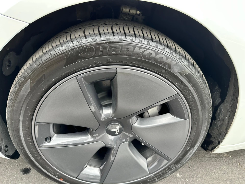 2023 Tesla Model 3 - Image 23 of 31