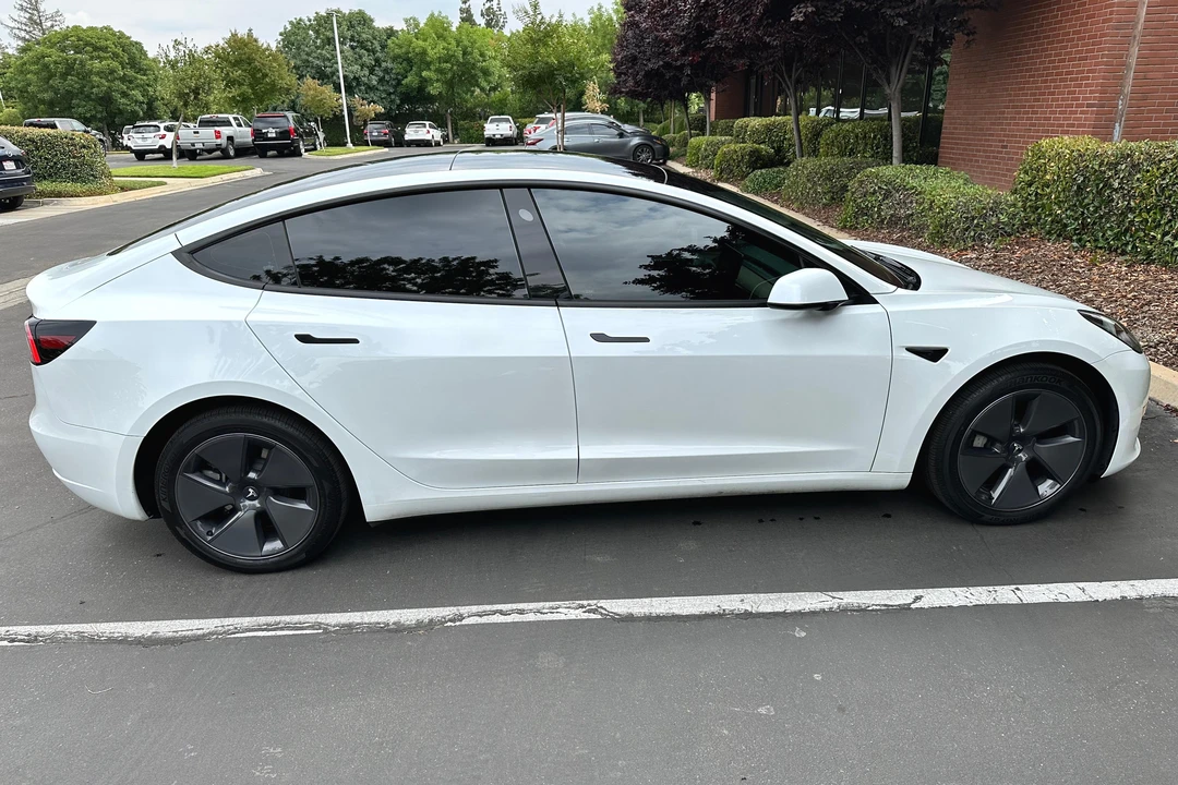 2023 Tesla Model 3 - Image 3 of 31