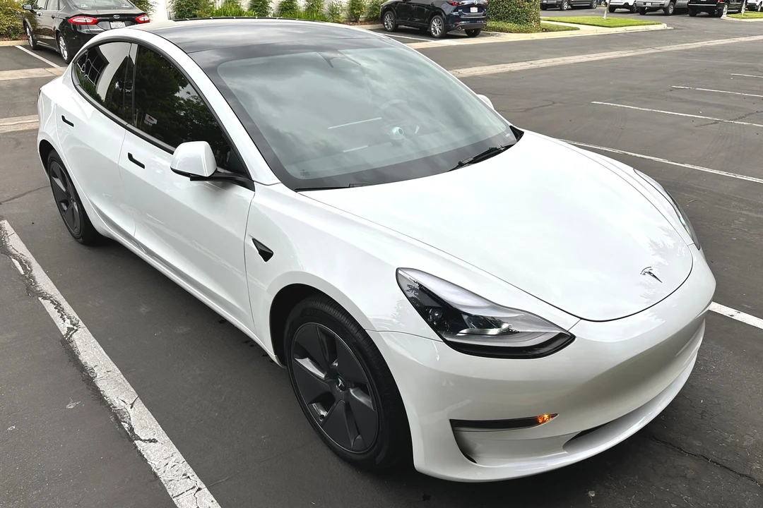 2023 Tesla Model 3 - Image 2 of 31
