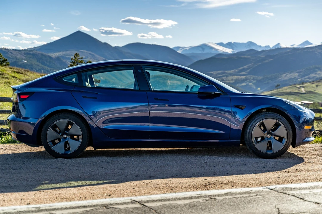2023 Tesla Model 3 - Image 3 of 31
