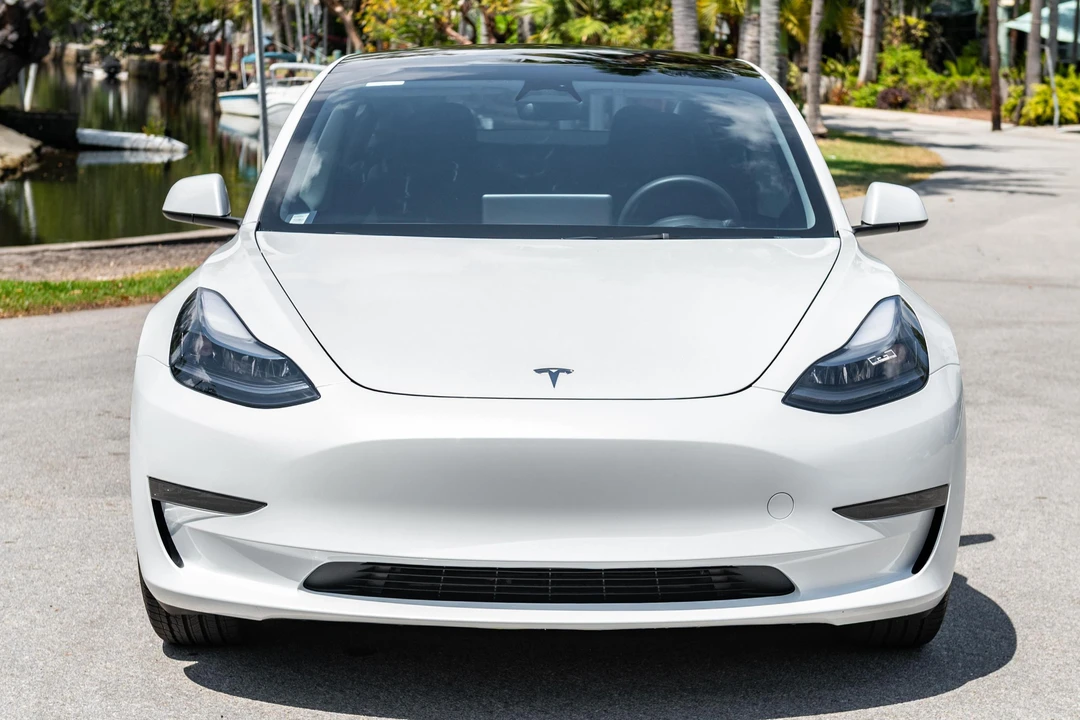2023 Tesla Model 3 - Image 2 of 31