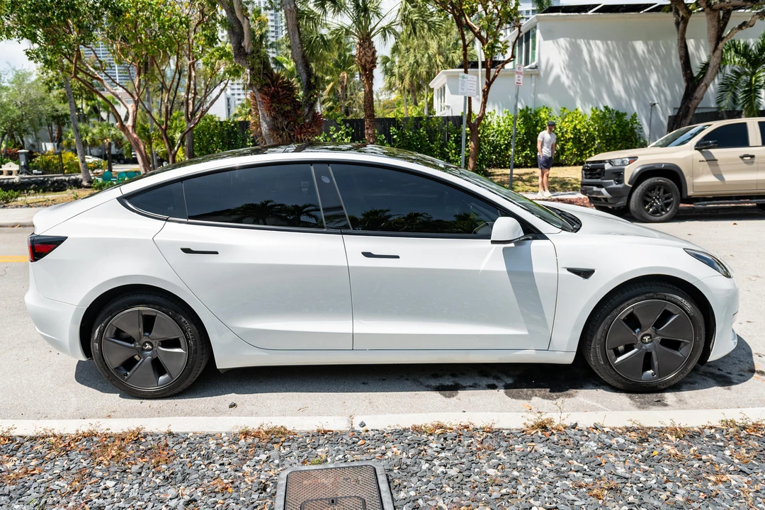 2023 Tesla Model 3 - Image 3 of 31