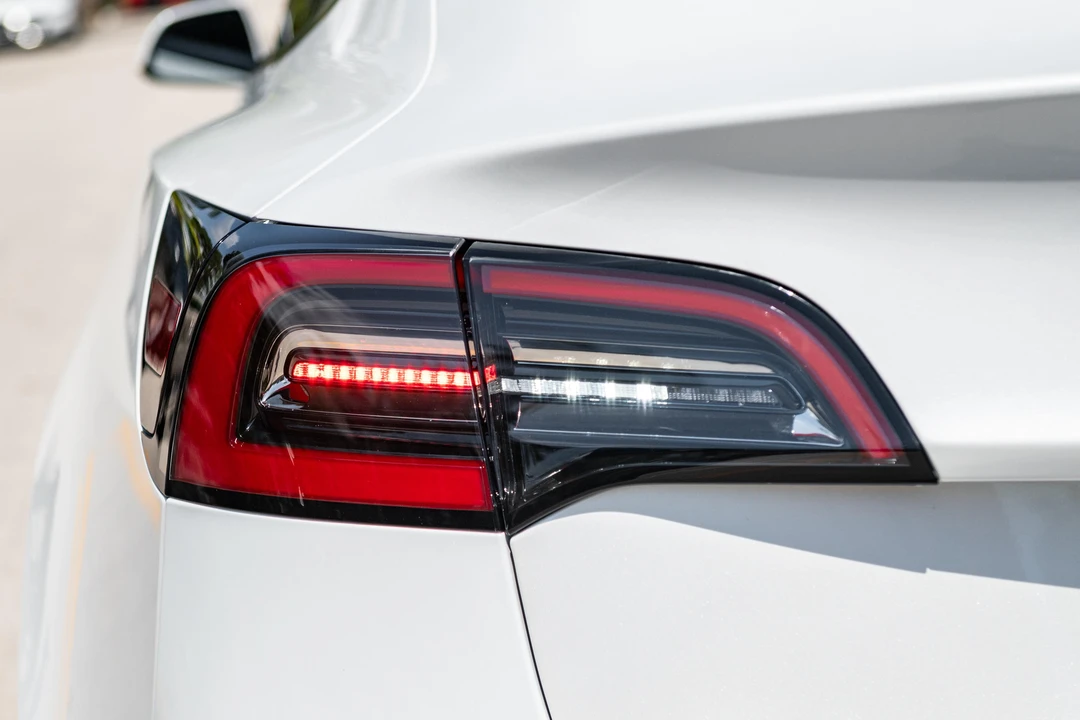 2023 Tesla Model 3 - Image 25 of 31