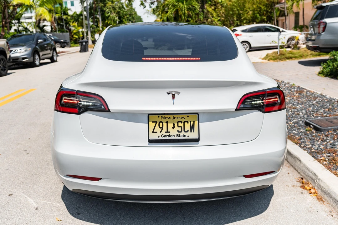 2023 Tesla Model 3 - Image 8 of 31