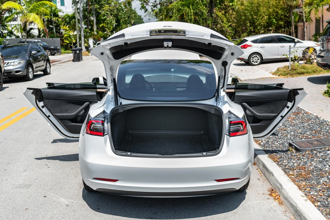 2023 Tesla Model 3 - Image 10 of 31