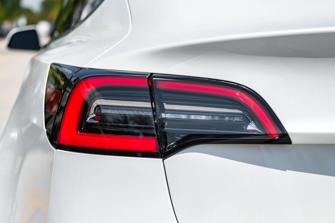 2023 Tesla Model 3 - Image 24 of 31